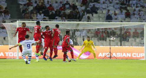 أوزبكستان تنتزع فوزا صعبا ومتأخرا على عمان في بداية مشوارهما بكأس آسيا 